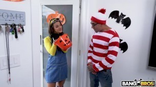 BANGBROS - Teen Evelyn Stone Gets a Halloween Treat from Bruno