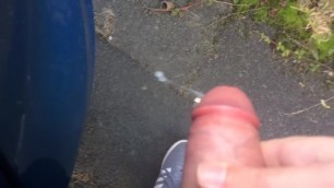 Wank and Cum in Public Street